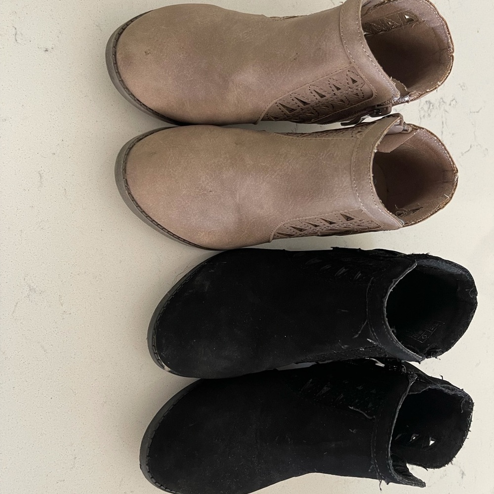 2 pair toddler booties! Super cute size 9!